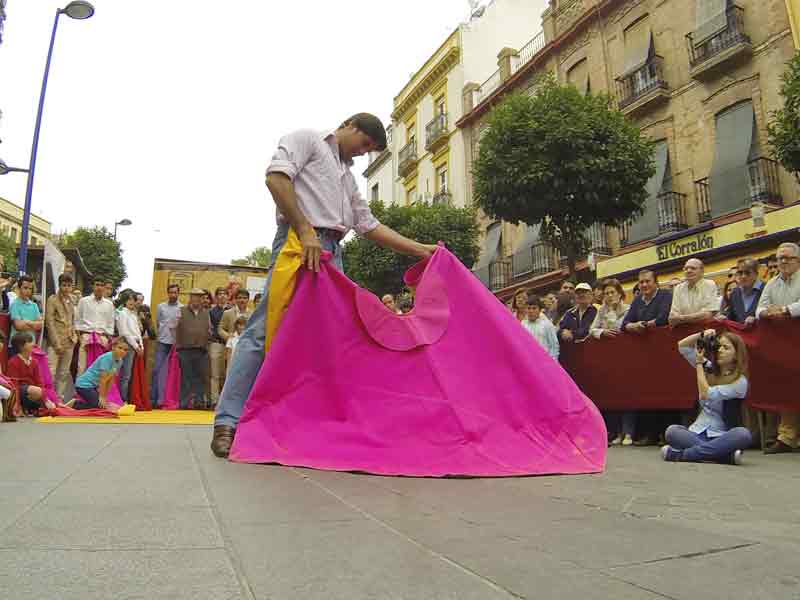 Toreo de salón en Triana.