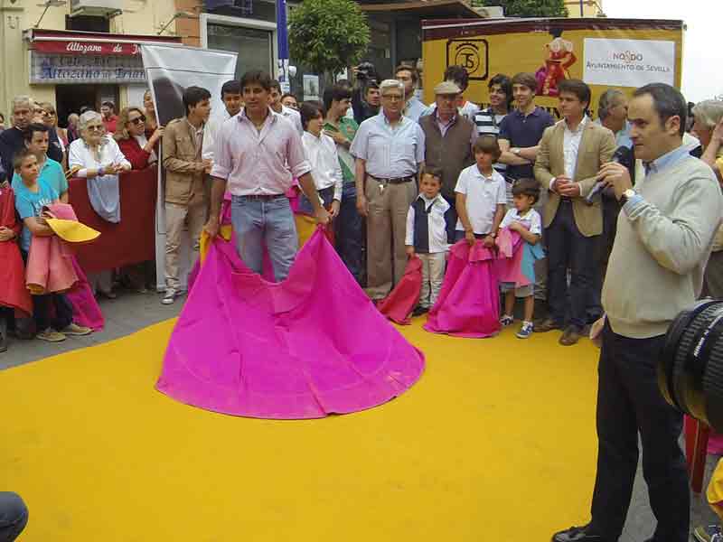 Toreo de salón en Triana.