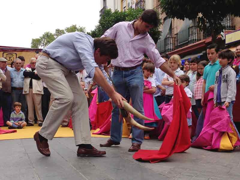 Perera y escolares en La Algaba.