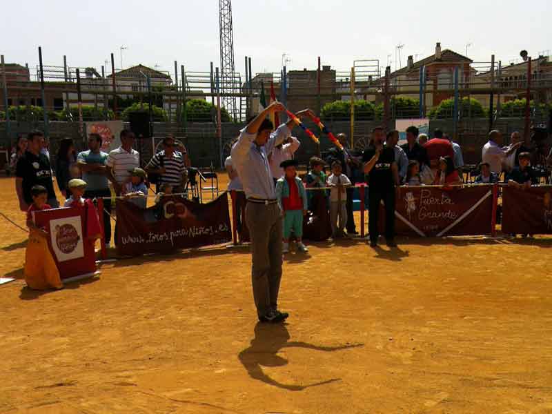 Perera y escolares en La Algaba.