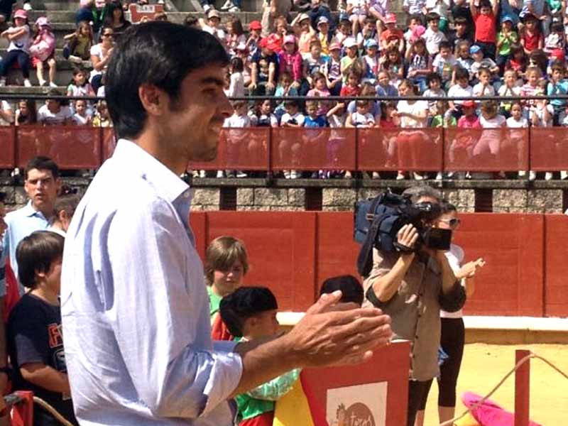 Perera y escolares en La Algaba.