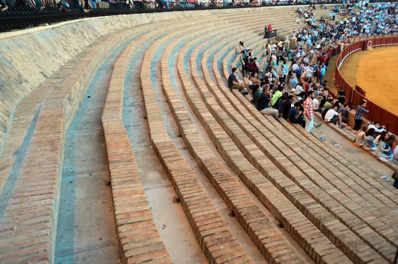 Otra vez poco público en los tendidos de la Maestranza.