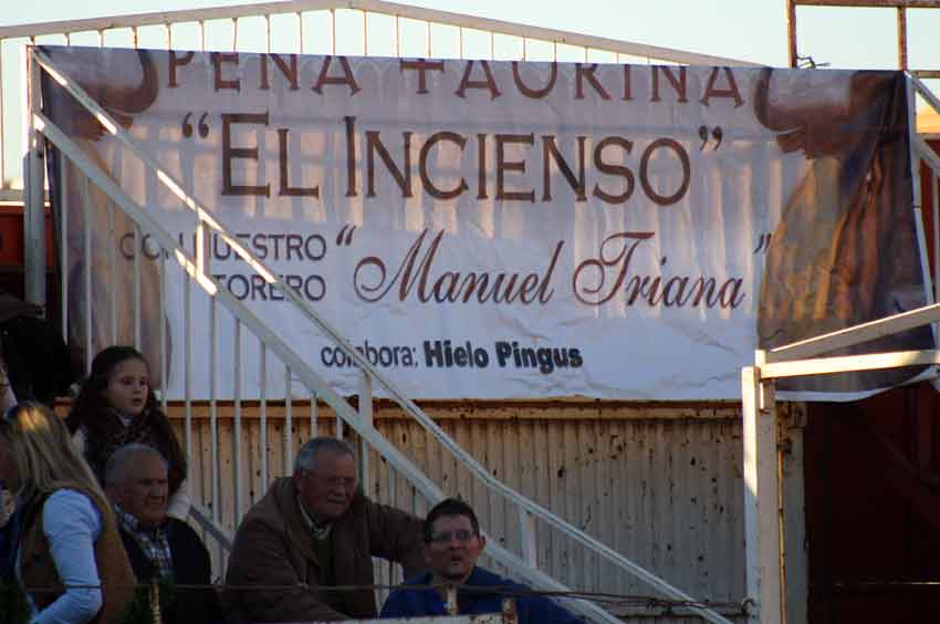 Apoyo de la peña taurina local 'El Incienso'.