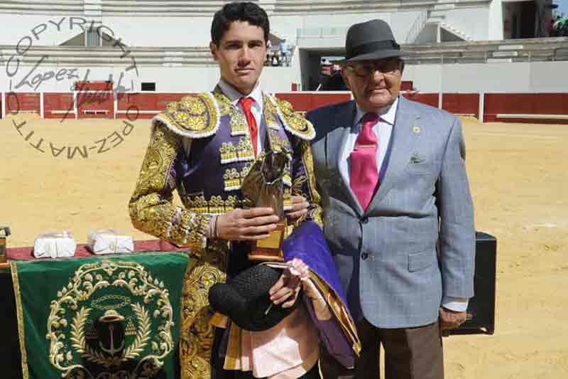 Daniel Araujo, ganador del trofeo 'Mejor novillero'.