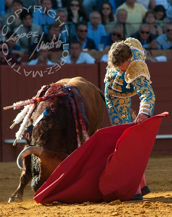 Excelente muetazo de Manuel Escribano. (FOTO: López-Matito)