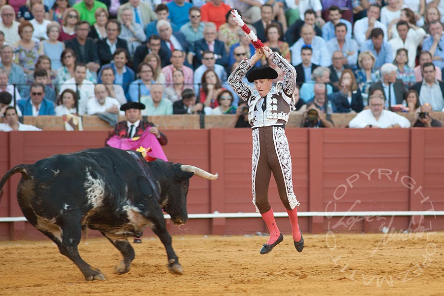 Lipi banderilleando.