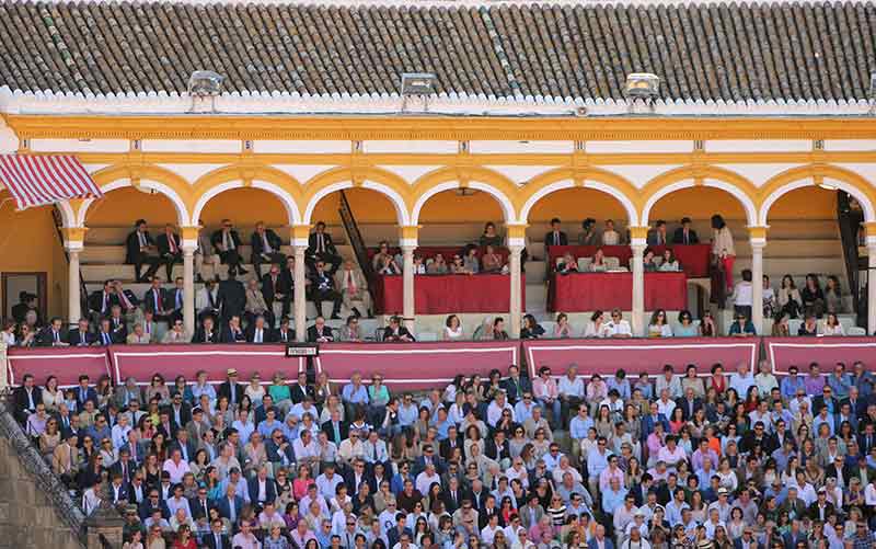 Los maestrantes tampoco han llenado hoy su privilegiado palco.