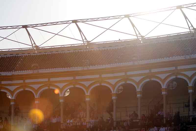 La empresa quitó los toldos, y así a los de sol les da más tiempo el sol.