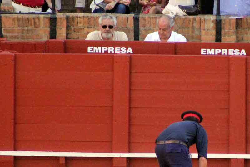 Ya para el segundo novillo le acompañó a Valencia su cuñado y socio, Eduardo Canorea.