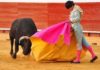 Lama de Góngora toreando hoy de capote en Huelva. (FOTO: Xosé Andrés)