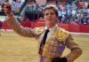 El sevillano Borja Jiménez, con la oreja ganada hoy en Zaragoza.