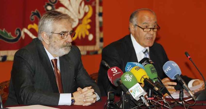 Acto de presentación de los carteles de 2012. La triste y apagada puesta en escena sigue siendo exactamente la misma. Acto de presentación de los carteles de 2012. La triste y apagada puesta en escena sigue siendo exactamente la misma.