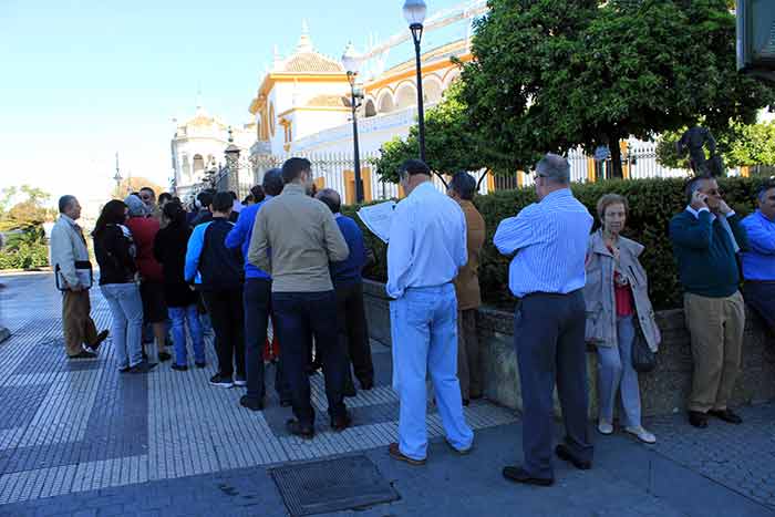 Cola real en primer día de venta de nuevas entradas.