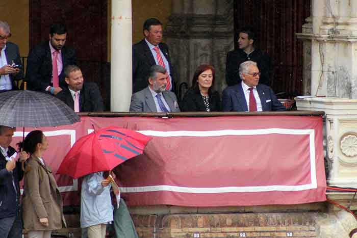 Las decisiones de la presidenta Anabel Moreno, otra vez discutidas.