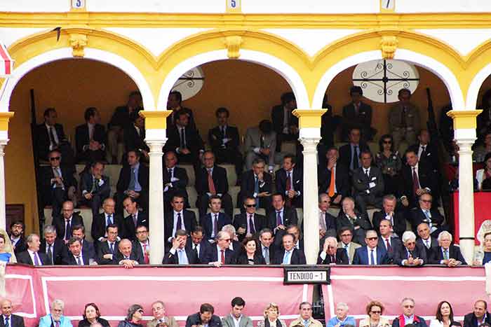 Y el palco de maestrantes, igual: apenas una docena.