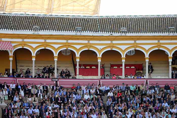 Lunes de Feria y los maestrantes aún sin ocupar su palco.