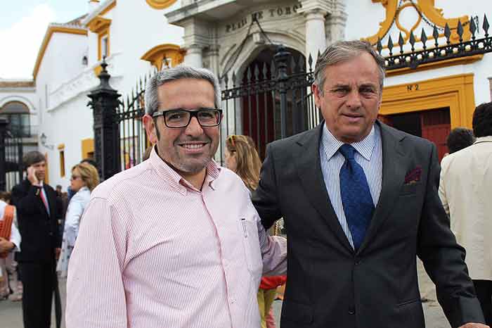 El fotógrafo taurino Iván 'Matito' y el ganadero José Murube.