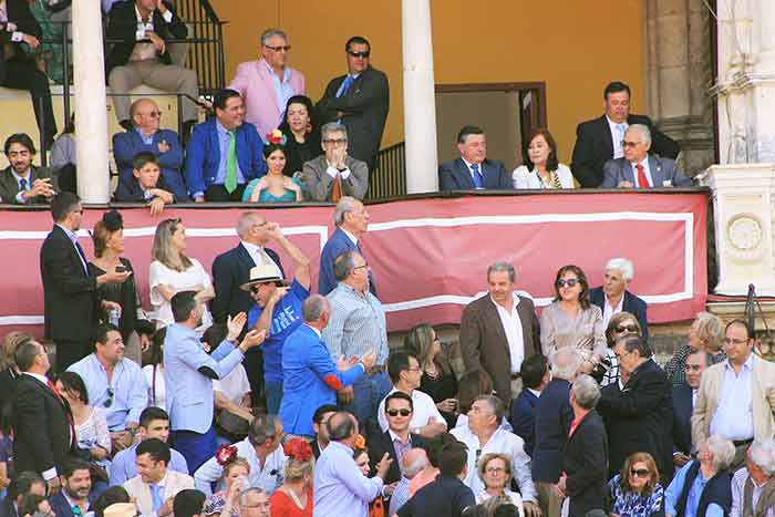 La plaza le echó un pulso a la presidenta en el primero...