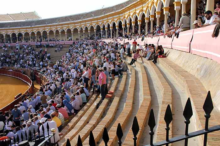 Otros tendidos con una pobre entrada de público.