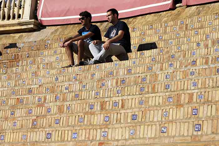 Tendidos de sol vacíos.