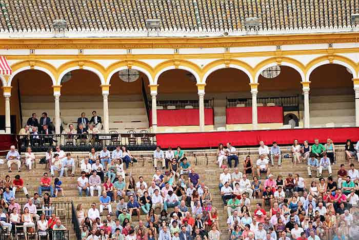 Palco maestrante, vaya ejemplo.