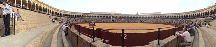 Panorámica de la Maestranza, semivacía.