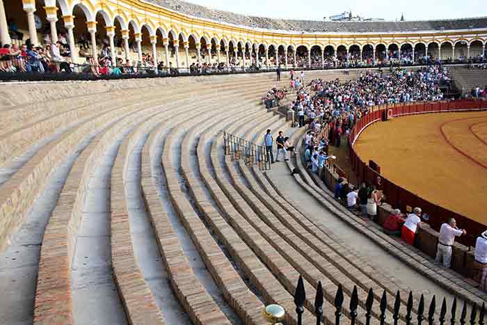 Otra vez una pobre entrada en la Maestranza para ser una novillada de abono.