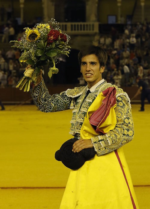 Emilio Silvera, en la vuelta al ruedo tras cortar la oreja del cuarto. (FOTO: Arjona)