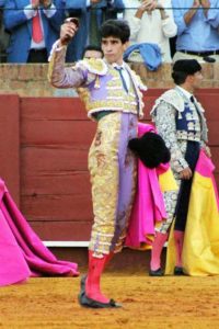 El madrileño López Simón, con la única oreja cortada hoy en la Maestranza. (FOTO: Javier Martínez)