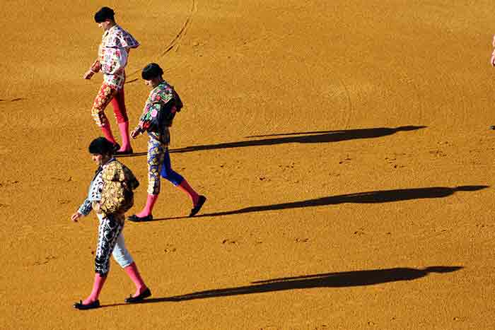 Los tres toreros y sus sombras.