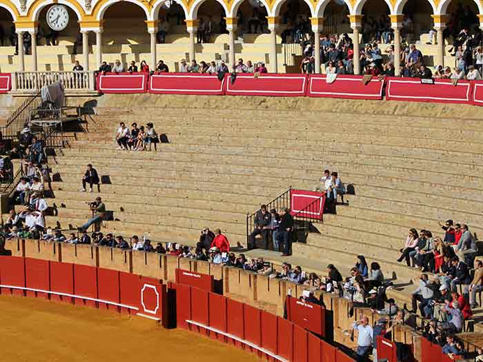 Corrida de abono y poco público.