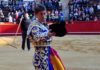 El público valenciano obliga a saludar a Escribano tras el paseíllo.