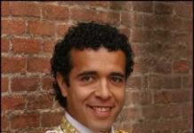 El sevillano Víctor Puerto confirma su reaparición vestido de luces