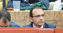 El marido de la delegada Carmen Tovar, GRATIS a los toros en el burladero OFICIAL de la Junta