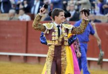 El trofeo Memorial Manolo Vázquez, para El Juli Julián López 'El Juli'.