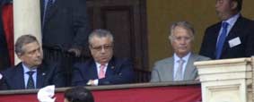 El presidente Paco Teja, aguantando la bronca. (FOTO: Matito)