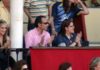 El marido de la delegada de la Junta Carmen Tovar, en el palco de autoridades. (FOTO: Javier Martinez