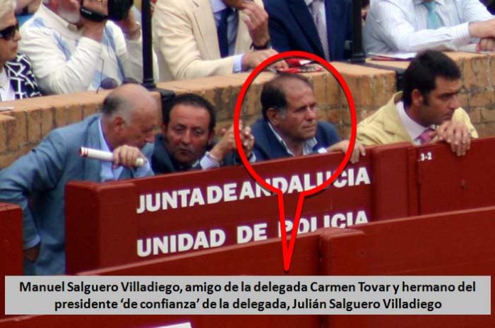 Manuel Salguero Villadiego, médico, vecino de Castilleja, amigo personal de la delegada Carmen Tovar y hermano del presidente de la plaza, Julián Salguero. (FOTO: Javier Martínez) Manuel Salguero Villadiego, médico, vecino de Castilleja, amigo personal de la delegada Carmen Tovar y hermano del presidente de la plaza, Julián Salguero. (FOTO: Javier Martínez)