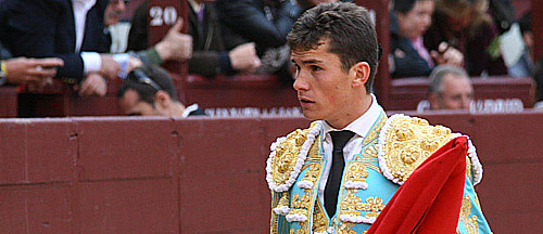 Daniel Luque, cabizbajo hacia las tablas hoy en Madrid. (FOTO: Iván de Andrés / burladero.com)