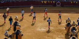 Paseíllo en la Maestranza. (FOTO: Javier Martínez)