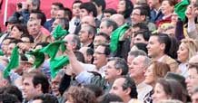 Pañuelos verdes en los tendidos maestrantes
