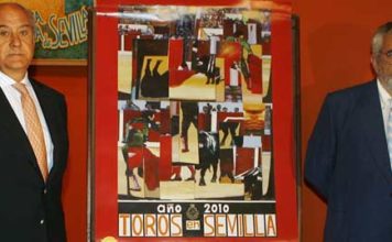 Ramón Valencia y el improvisado 'periodista' Eduardo Canorea, ayer en la rueda de prensa. (FOTO: Arjona/Toromedia)