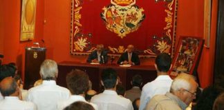 Los empresarios, durante la rueda de prensa de hoy. (FOTO: Arjona/Toromedia).