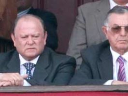 El presidente Julián Salguero y su asesor, Martín Cartaya, ambos de Castilleja. (FOTO: Paco Díaz / toroimagen.com)