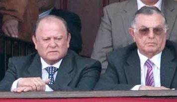 El presidente Julián Salguero y su asesor, Martín Cartaya, ambos de Castilleja. (FOTO: Paco Díaz / toroimagen.com)