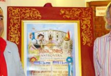 Paco Dorado cuenta con tres sevillanos para Antequera El alcalde de Antequera, Ricardo Millán, y el empresario sevillano Paco Dorado durante la presentación de los carteles.