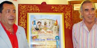 El alcalde de Antequera, Ricardo Millán, y el empresario sevillano Paco Dorado durante la presentación de los carteles.