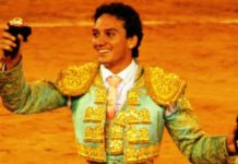 Oliva Soto, dos orejas en El Puerto Oliva Soto, con las dos orejas del sexto en El Puerto. (FOTO: Álvaro Pastor)