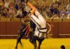 El torero quedó durante varios segundos con todo el pitón dentro del muslo. (FOTO: Sevilla Taurina)