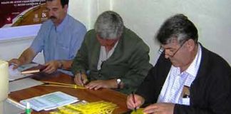 Veterinarios taurinos en las tareas previas a un festejo.